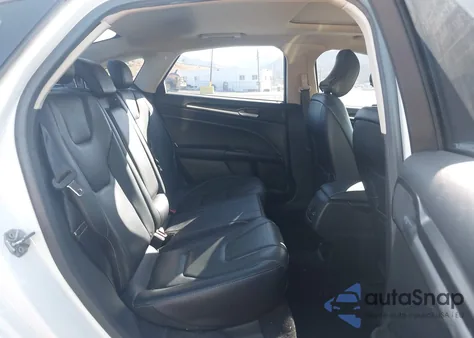 2017 Ford Fusion Energi Titanium z USA, uszkodzony, nr VIN 3FA6P0SU7HR229279